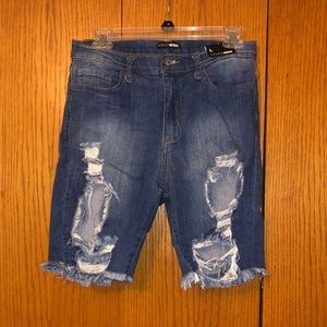 Fashion Nova Khloe Denim Shorts - size Large